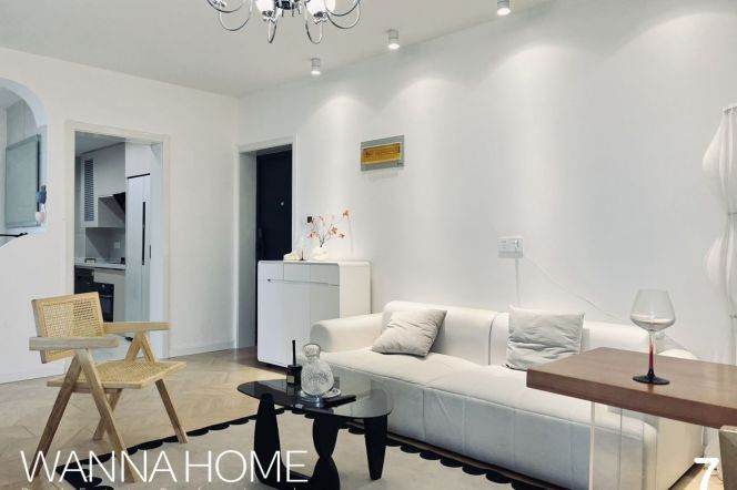 Exquisite Renovation/Xujiahui CBD/Balcony/Large Storages/Heater/Cozy2+1br
