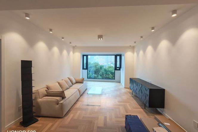 3 Brs, 2 Baths with Open Balcony, Floor Heating/Central ac, 160 sqm @ Hanzhong metro L12