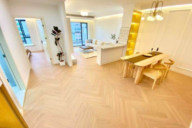 1 Br, 1 Living room with Open Balcony, 90 sqm @ Shanghai Staidum L4