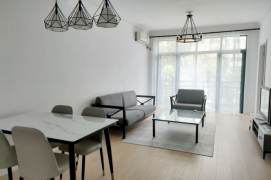 Cozy 2BR apt, Elevator, Nr Jiang Su Rd station