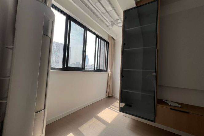 Elevator Spacious 2Br/2Lr/1Bt Close to L2/3/4 Zhongshan Park Metro Station 