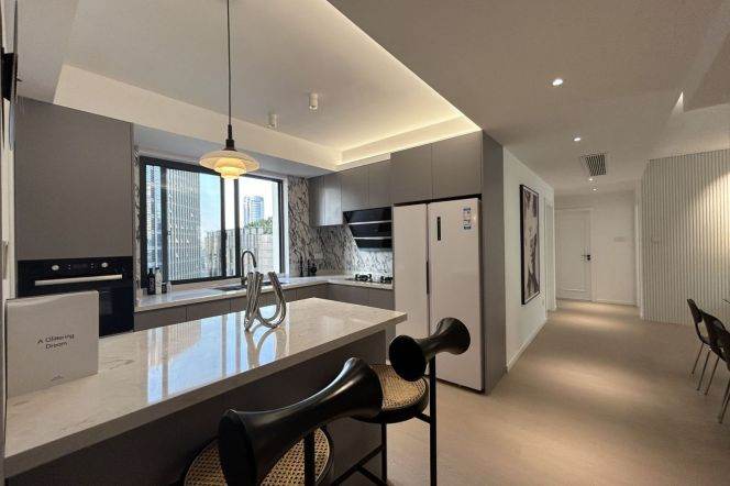 La Cite spacious bright 4br/2bt@Xujiahui with large open balcony ceiling to floor windows