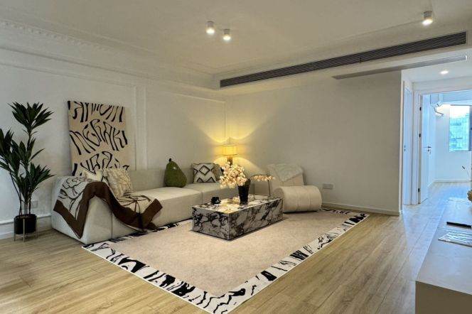 Sunny& Spacious 2BR + elevator +heating | Zhongshan Park Metro L2/3/4 | New decoration