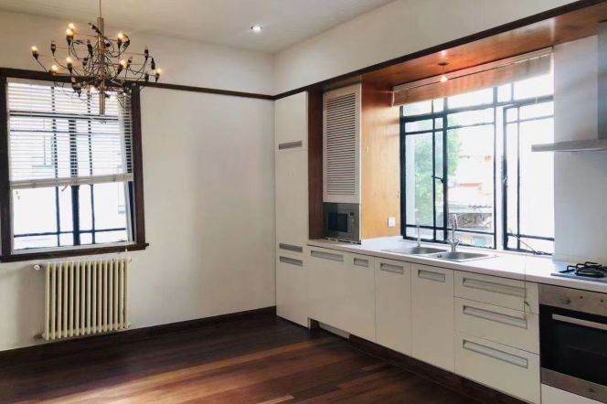 3 Brs, 2 Baths with Open Balcony, Wall Heating, Oven, 160 sqm @ Shanghai Library L10