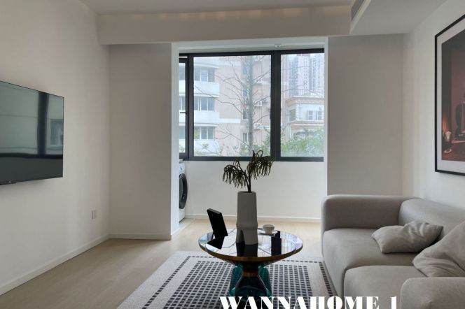 Large Balcony+Spacious&Modern 1Bdr 1Bath Apt+4F Walk Up6+L1 Heng Shan Rd Metro+Great Location