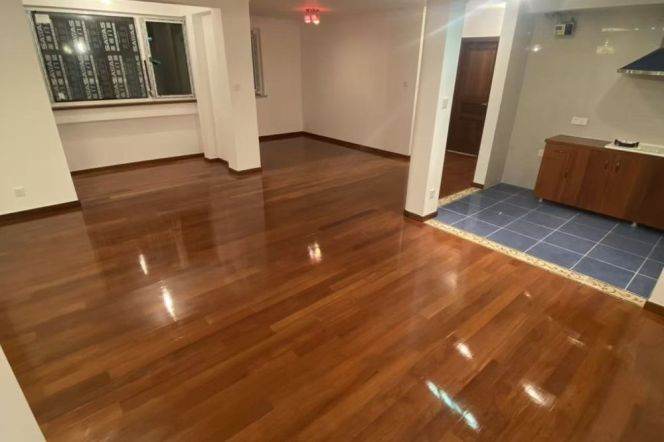 Bright 3BR 2Ba Apa in Huangpu – Quiet Compound/Parking/Near Madang Rd Metro, Lujiabang Rd& Xin Tindi