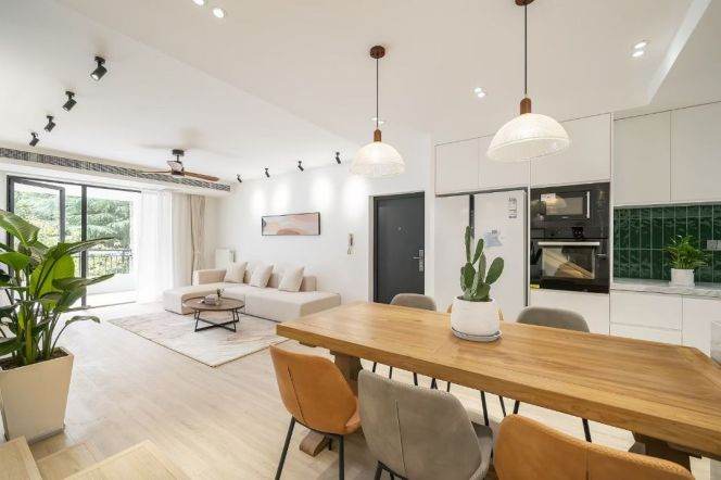 Beautiful green view 3brs&2baths with balcony in Changning District