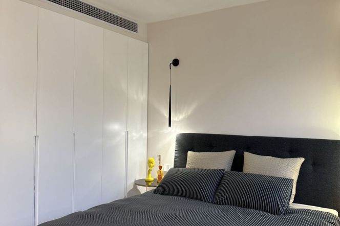 L1-10-12 South Shanxi/ Yongjia rd; Wall heating spacious 2brs，apt wt balcony; recently renovated