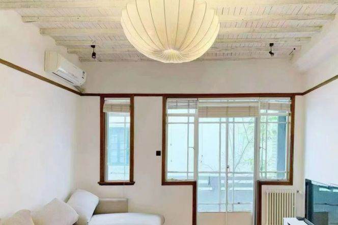 Cozy 3br with outdoor Balcony near Line 10 Shanghai Library St.