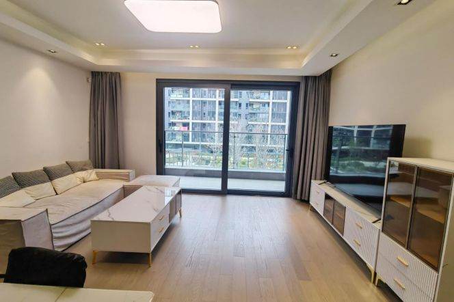 Spacious 2 br  with big balcony+floor heating near NYU shanghai, L6/8/11