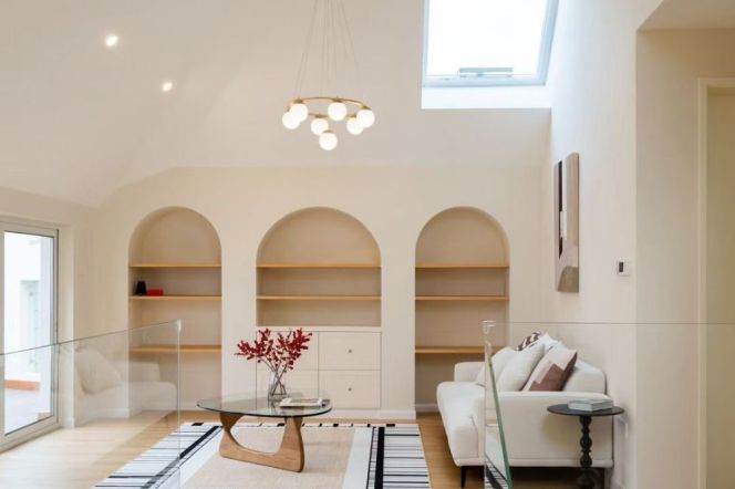 260sq.m@Top floor 4brs with big terrace on Changshou Road