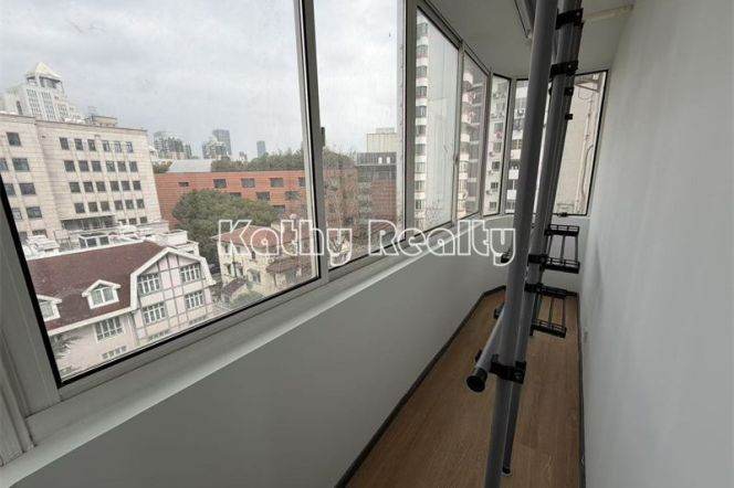 Cozy 1BR APT Floor heating Hengshan Rd lift 9.5k