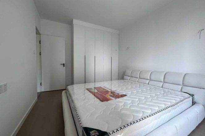 Zhongshan Park 2BR 2LR@L2/3/4,elevator/110 sqm/big living room