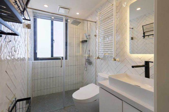 Next to Xintiandi Revival Park, a 2-bedroom apartment with wall heating, L 13