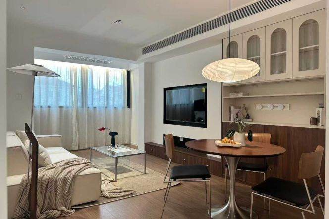 Caoyang rd/Modern 1br 2lr/elevator/floor heating/bright room@L11/14/3/4