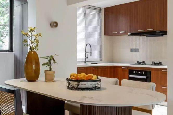 3 Brs, 2 Baths with Garden, Floor Heating, Central ac, Oven, 150 sqm @ Caobao metro L1