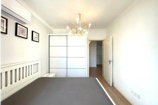 Cozy n clean 2BR w elevator near Jing’an temple 