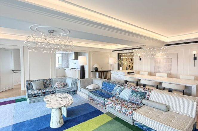 Modern 5brs with balcony and floor heting belonged to Xintiandi area