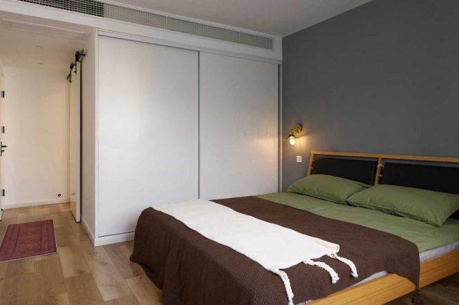 Next to Xintiandi Revival Park, a 2-bedroom apartment with wall heating, L 13