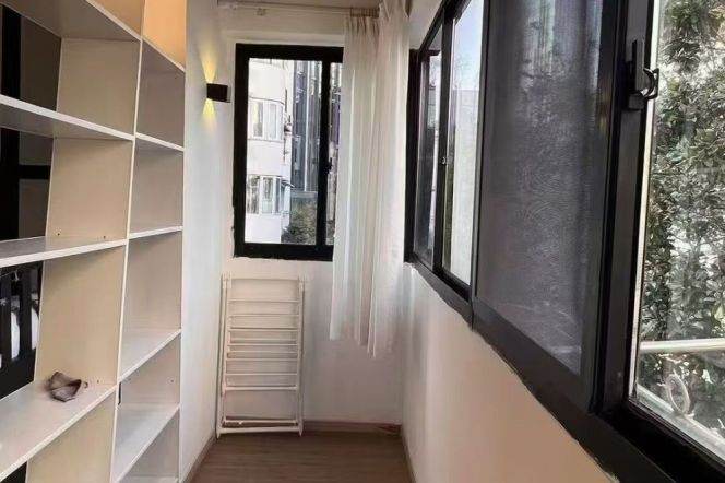 Bright 1Br/1Lr/1Bt apt nr West nanjing rd,M2/12/13