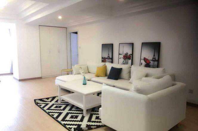 Changping rd/spacious 3BR 2LR/elevator/160 sqm/bright room@L7/13