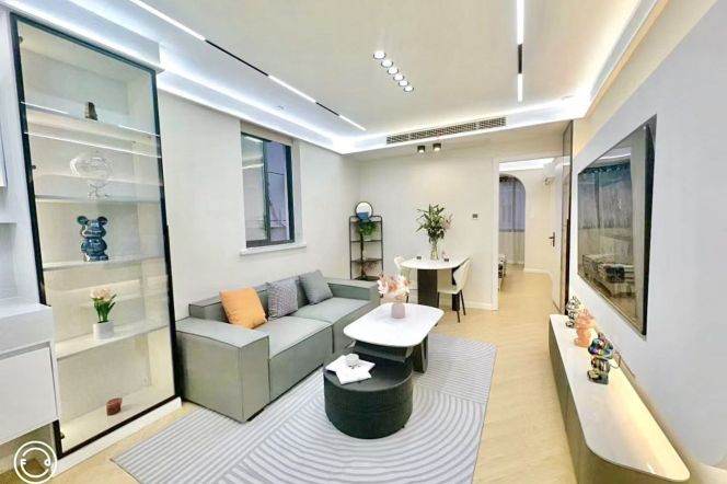 Loushanguan rd/charming 1br 1lr/all bright room/cozy&spacious@L15/2