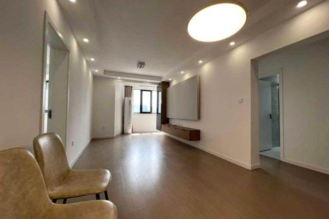 Zhongshan Park 2BR 2LR@L2/3/4,elevator/110 sqm/big living room