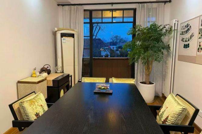 Julu Road 2+1br with outdoor Balcony,Line 2/7/14 Jing'an Temple St.