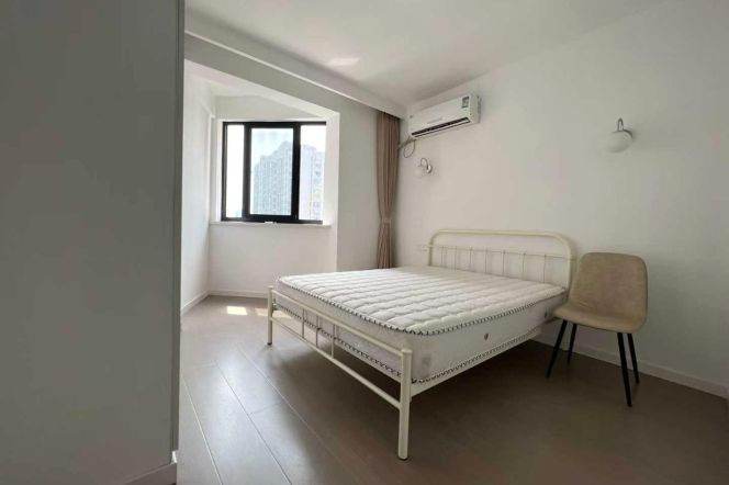 Zhongshan Park 2BR 2LR@L2/3/4,elevator/110 sqm/big living room
