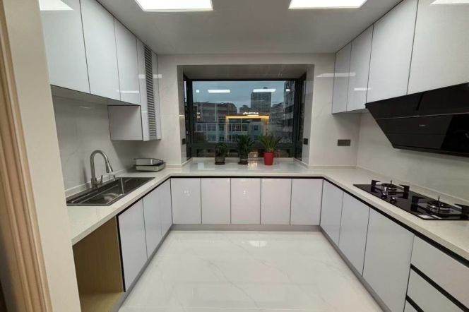 2 Brs, 2 Baths with Private Terrace, Floor Heating, Dish washer, 140 sqm @ Yishan metro L9