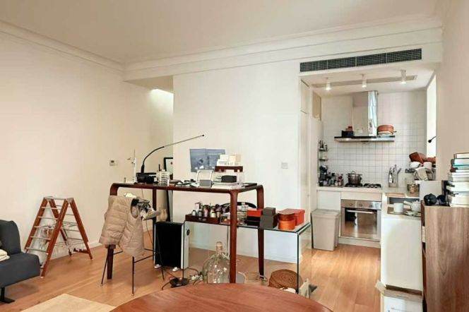 Sun-Drenched Heritage Apt on Julu Road: 130sqm 2BR with Balcony & Charm