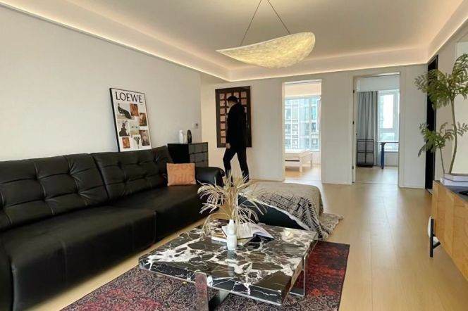 3 Brs, 2 Baths, Floor Heating/Central ac/Dryer, 150 sqm @ Zhongxing metro L8