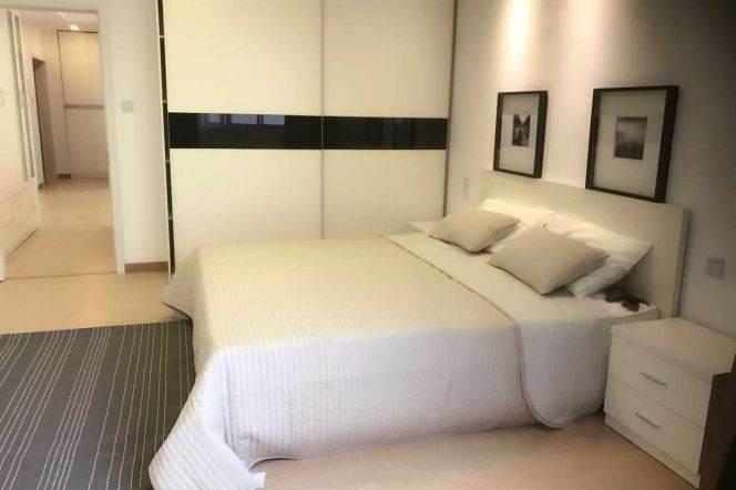 Changping rd/spacious 3BR 2LR/elevator/160 sqm/bright room@L7/13