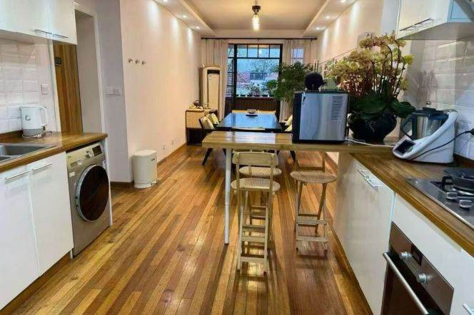 Julu Road 2+1br with outdoor Balcony,Line 2/7/14 Jing'an Temple St.