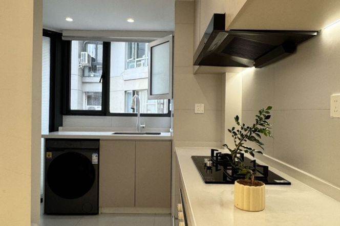 Standard 1Br + floor heating | Jiangsu rd metro L2/11 ,Newly 1br ,Elevator 11.2K