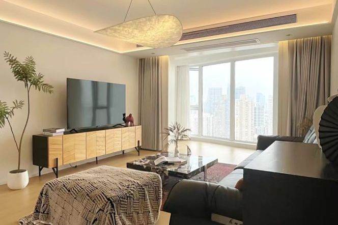 3 Brs, 2 Baths, Floor Heating/Central ac/Dryer, 150 sqm @ Zhongxing metro L8