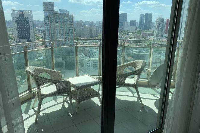 High rise 2brs&2baths with balcony near West Nanjing Road