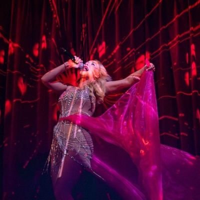 Women's Day Special: Show Girls & Britney Spears, Women Power Tribute