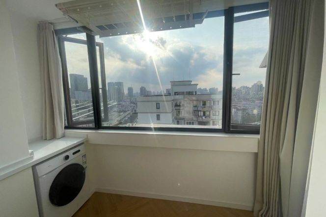 High floor/Spacious 1br 2lr/big living room/brand furniture,West yan'an rd@L3/4