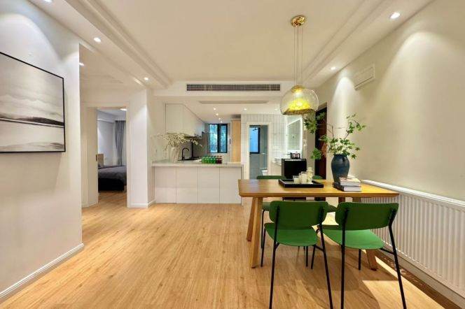 Modern 2brs with wall raditor and balcony  belong to Jing an temple area 