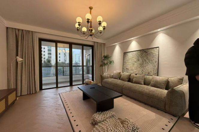 Modern 3brs with floor heating and floor heating  belonged to Xintiandi area