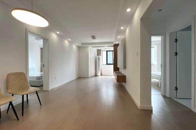 Zhongshan Park 2BR 2LR@L2/3/4,elevator/110 sqm/big living room