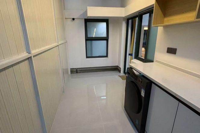 2 Brs, 2 Baths with Private Terrace, Floor Heating, Dish washer, 140 sqm @ Yishan metro L9