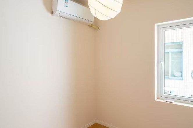 Jiangsu Road Metro Station, featuring cloakroom, underfloor heating and floor-to-ceiling windows