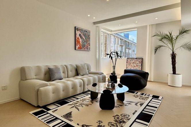 2Bdrs 1Bath Apt/Spacious&Bright&Modern /L3/4/11/14 Cao Yang Rd/Open Balcony/elevator