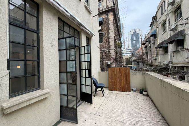 Huge 1br with terrace near West Nanjing Road