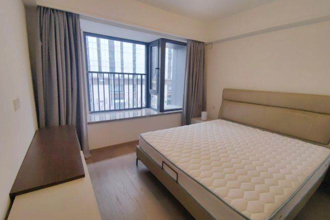 Spacious 2 br  with big balcony+floor heating near NYU shanghai, L6/8/11