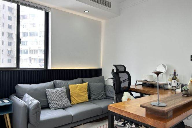 Modern spacious 1Br +Great sunshine @Jing'an Temple | Bright 16F elevator