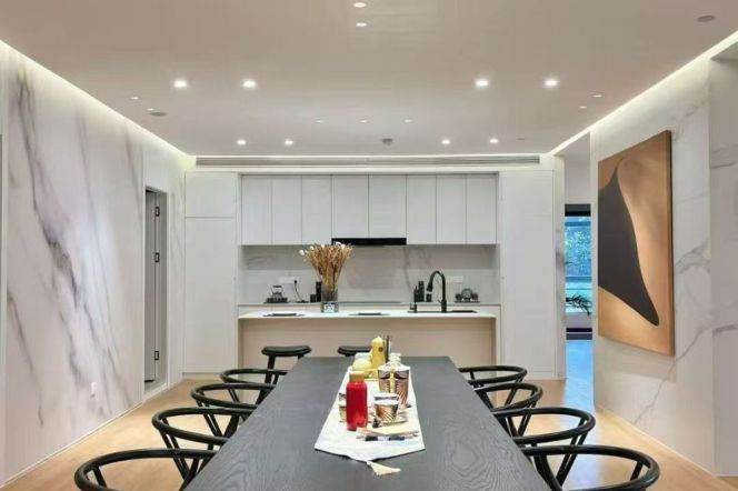 modern huge 5brs apartment floor heating modern furniture line 10 in Hong qiao only 40K