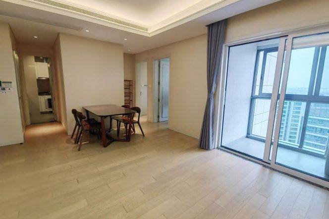 Good Quality 2 br with floor heating next Wellington Shanghai+ NYU .L 6/8/11